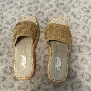 Straw/raffia slides.  NEW
